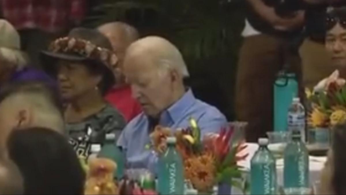 Biden'dan tepki eken hareket: Hawaii'deki programda uyuklad