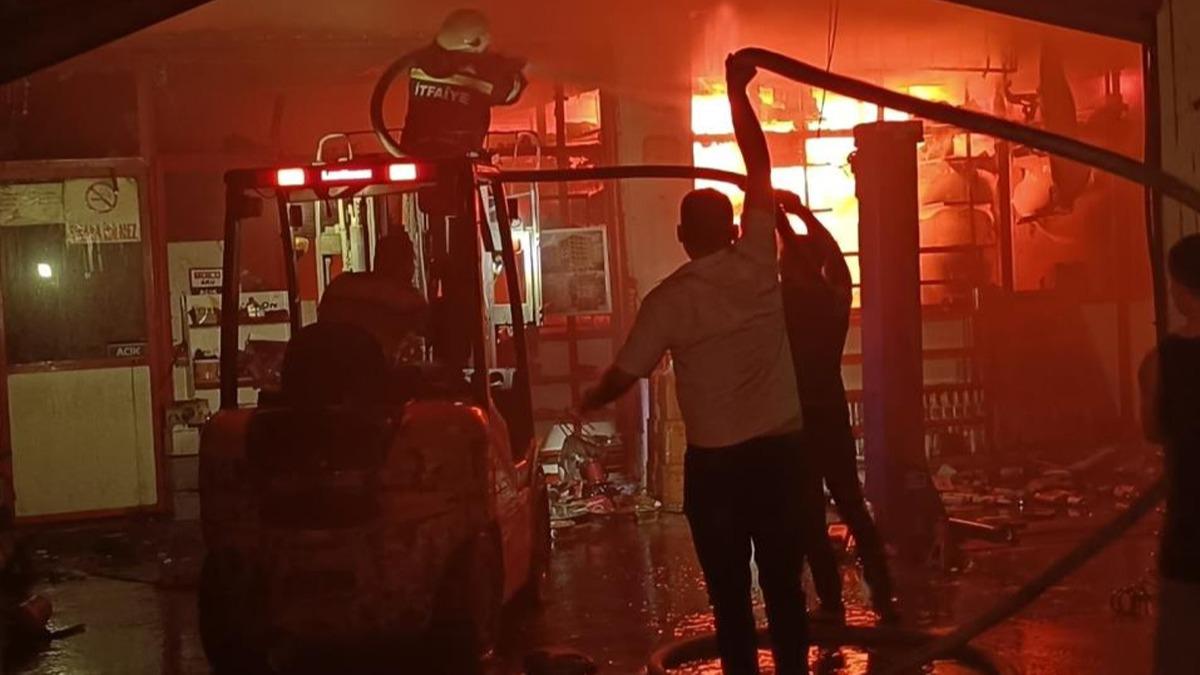 Manisa'da sanayi sitesinde yangn: 2 i yerinde hasar olutu