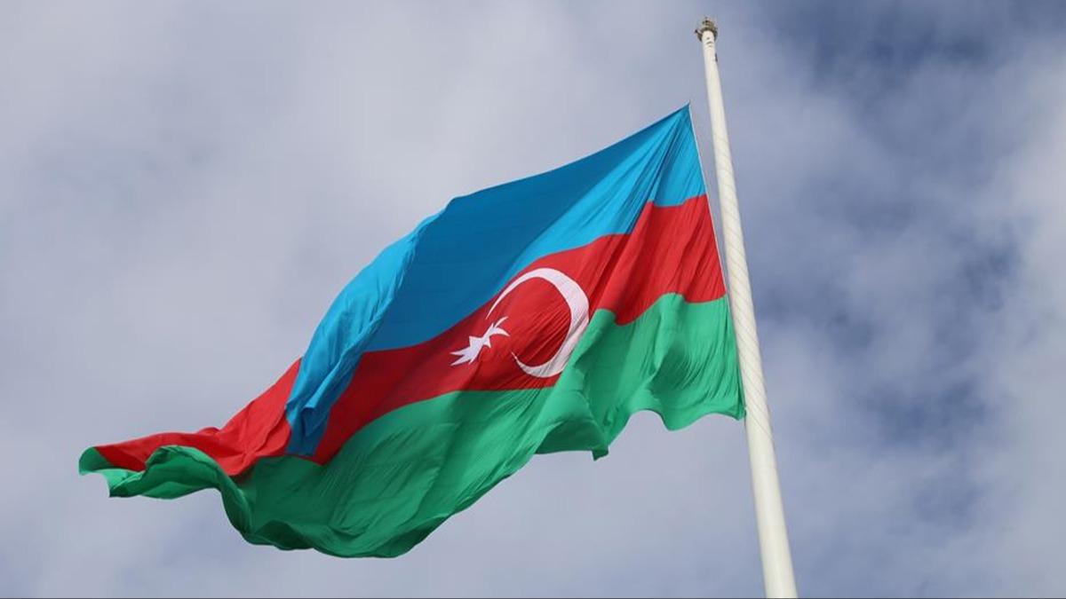 Azerbaycan bayran ayaklar altna alan Ermeni futbolculara hapis cezas