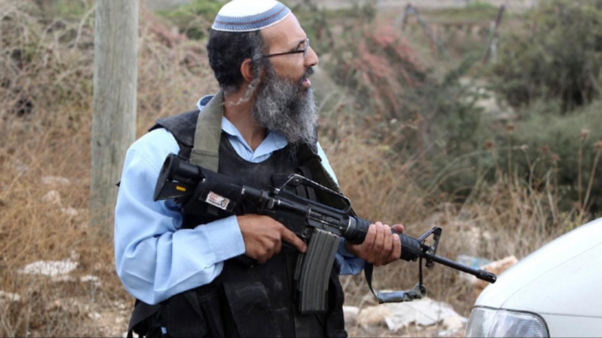 Filistinli ocuu zorla alkoyan silahl Yahudi yerleimci tepki ekti