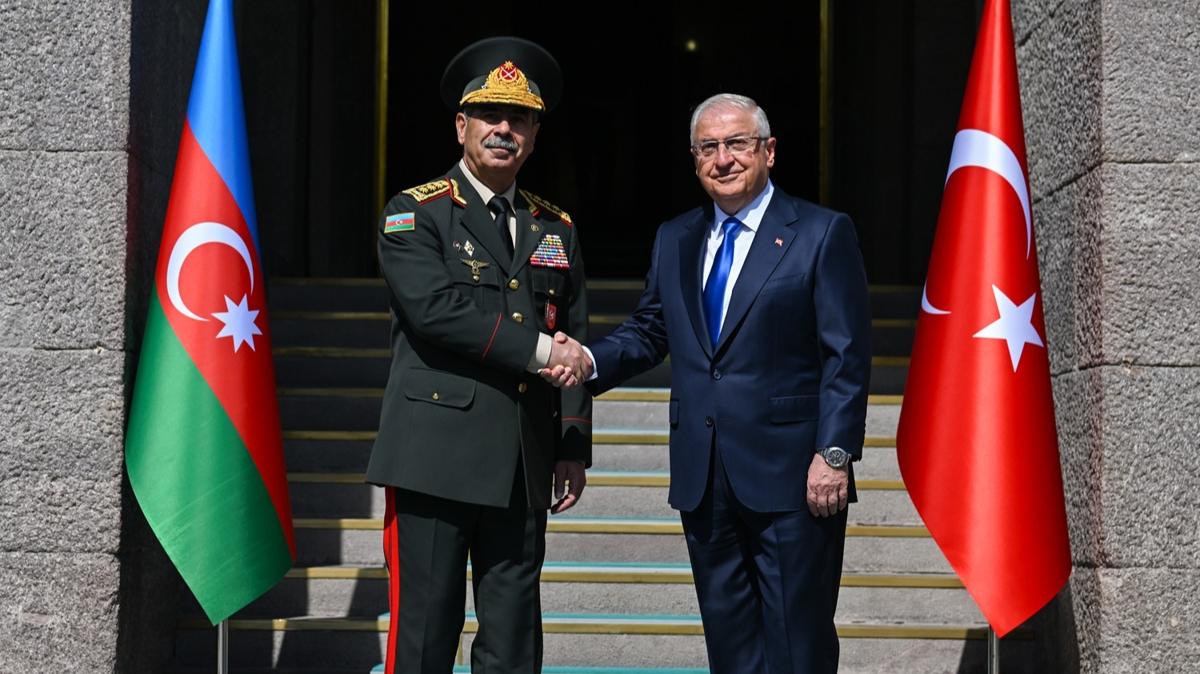 Azerbaycan Milli Savunma Bakan, Bakan Gler'i ziyaret etti