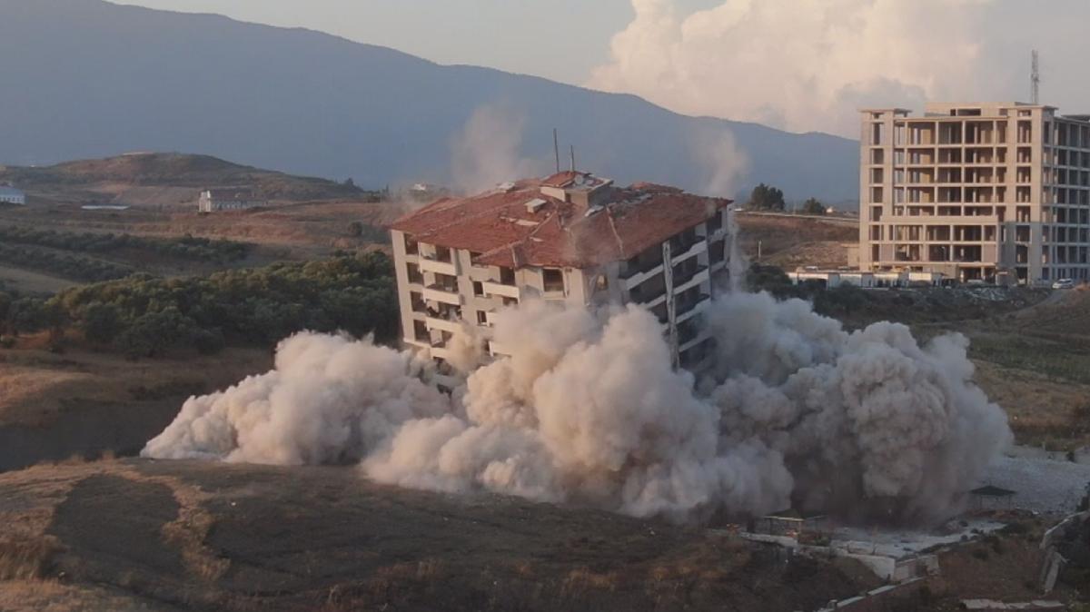 Hatay'da milyon liralara aldklar ve kt gibi yklan 15 katl binadan geriye bor kald