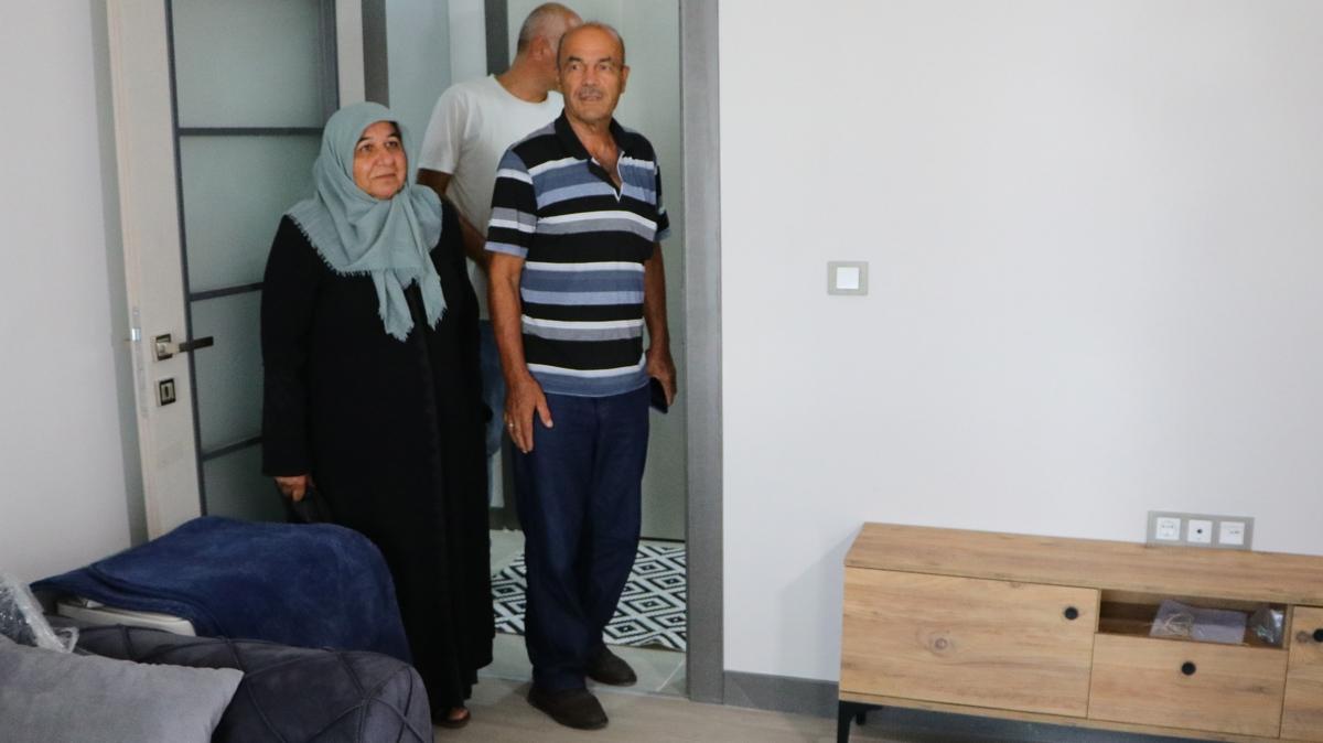 Adana'da depremzede aile rnek TOK konutunu gezdi