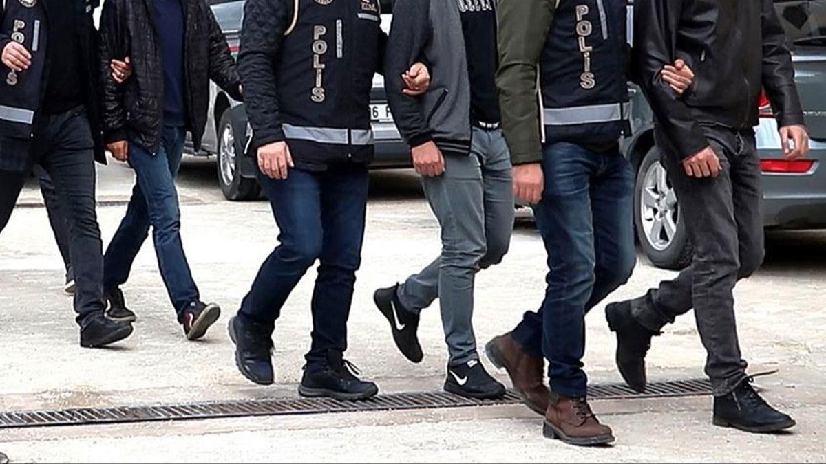 stanbul'da FET'nn hcre evlerine yaplan operasyonda yakalanan 5 zanl tutukland