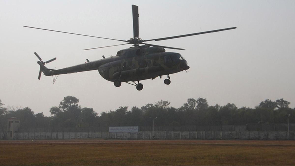 Pakistan deniz kuvvetlerine ait askeri helikopter dt: 3 asker ld