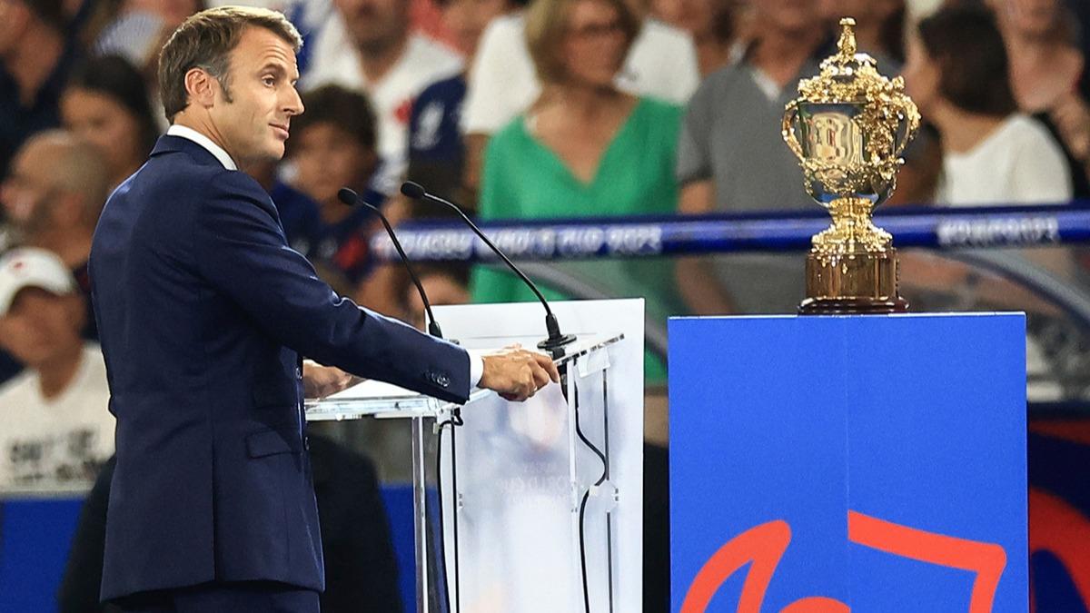 Macron, Rugby Dnya Kupas'nda yuhaland