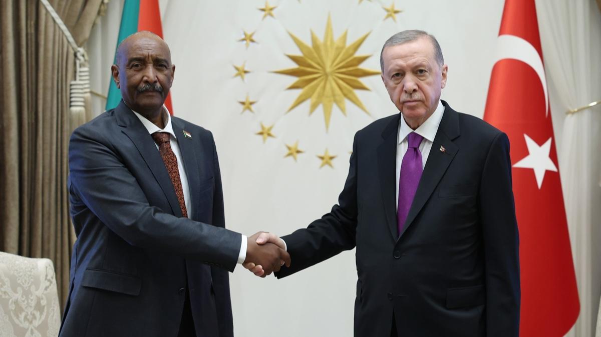 Cumhurbakan Erdoan, Abdulfettah el-Burhan ile bir araya geldi