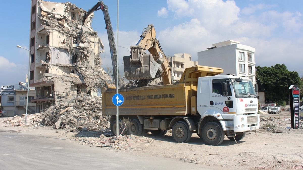 skenderun'da bina ykm ve enkaz kaldrma almalar sryor