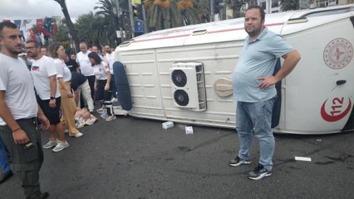 Fatih'te ambulans devrildi: 3 yaral