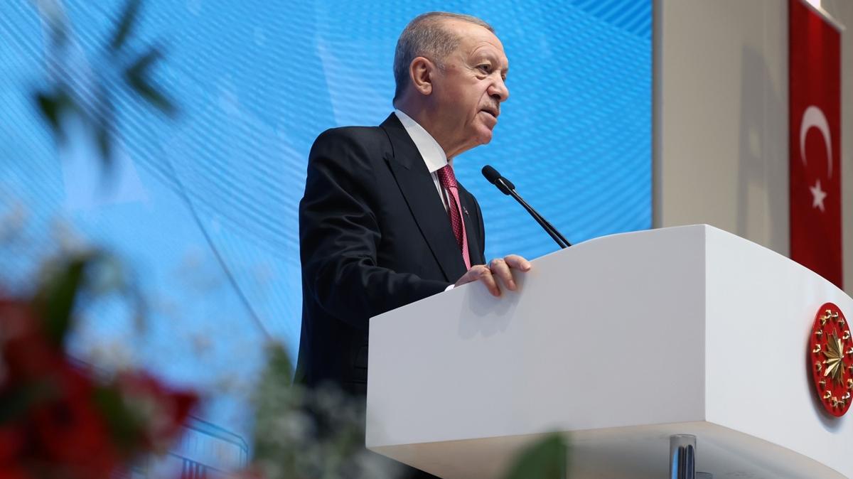 Cumhurbakan Erdoan'dan 'yeni anayasa' mesaj: Prangalarn sklp atlma vakti geldi