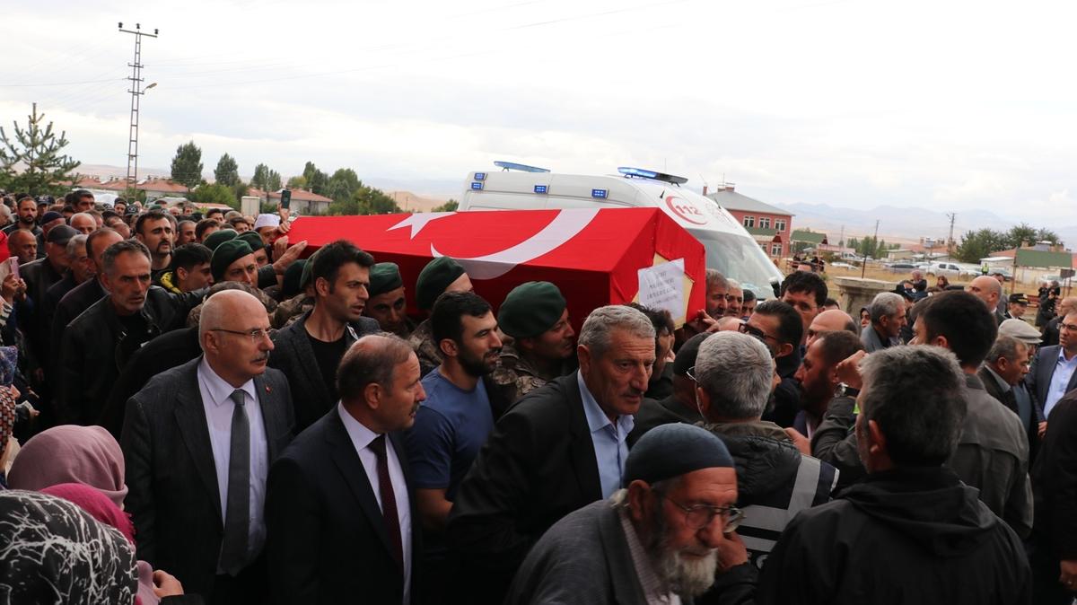 Erzurum'da ehit polis memuruna veda