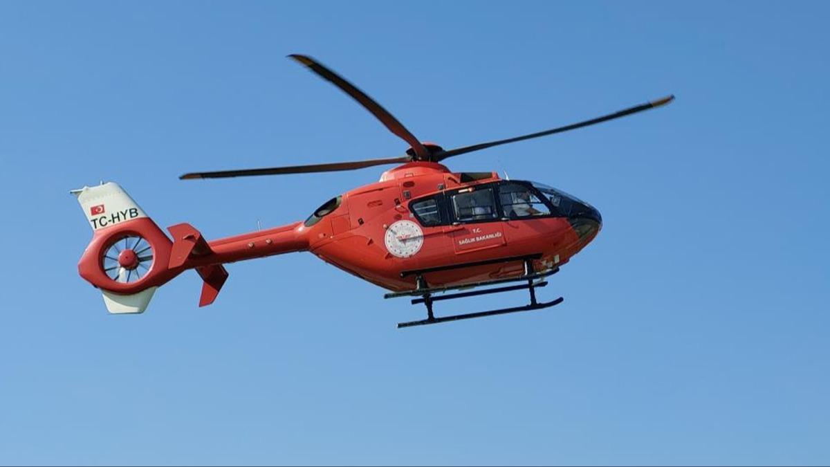 Ambulans helikopter  9 aylık bebek ve 79 yaşındaki yaşlı kadın için havalandı