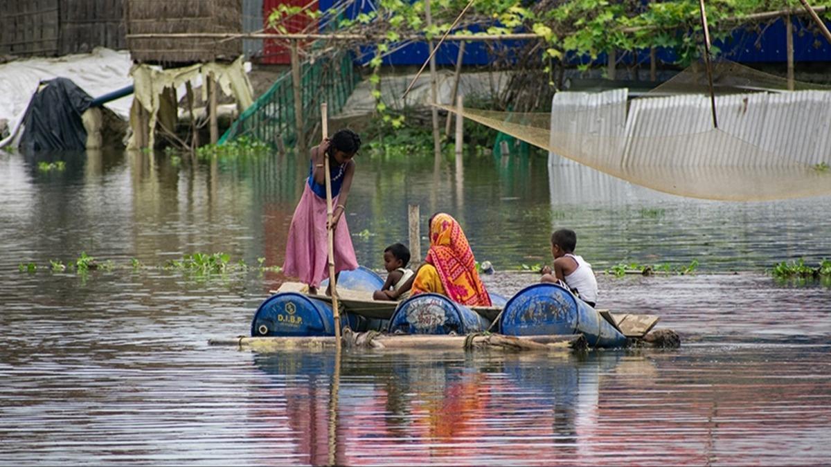 Hindistan'da sel felaketi: Onlarca kii kayboldu 