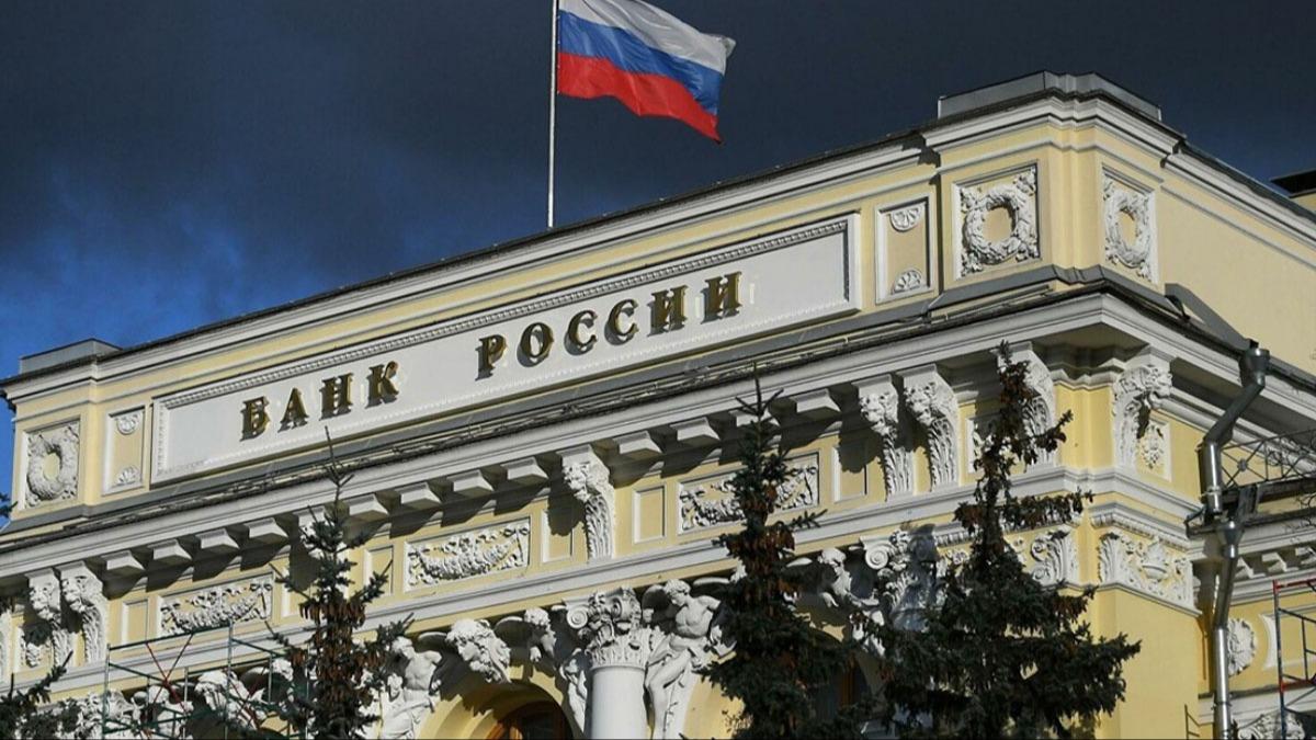 Rusya Merkez Bankas rezervleri 1 ayda 12,6 milyar dolar eridi