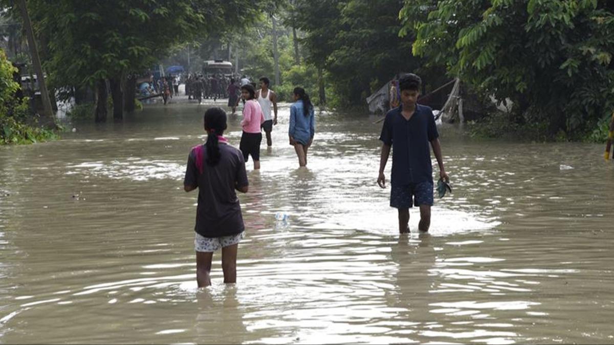 Hindistan'da sel felaketi: Can kayb 42'ye kt