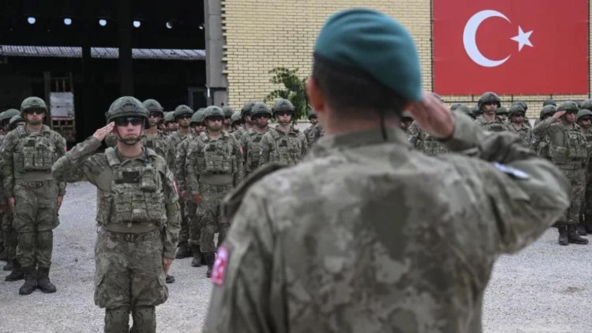 Bnyesinde 4 bin 500 asker bulunuyor! Trkiye kritik komutay devralyor