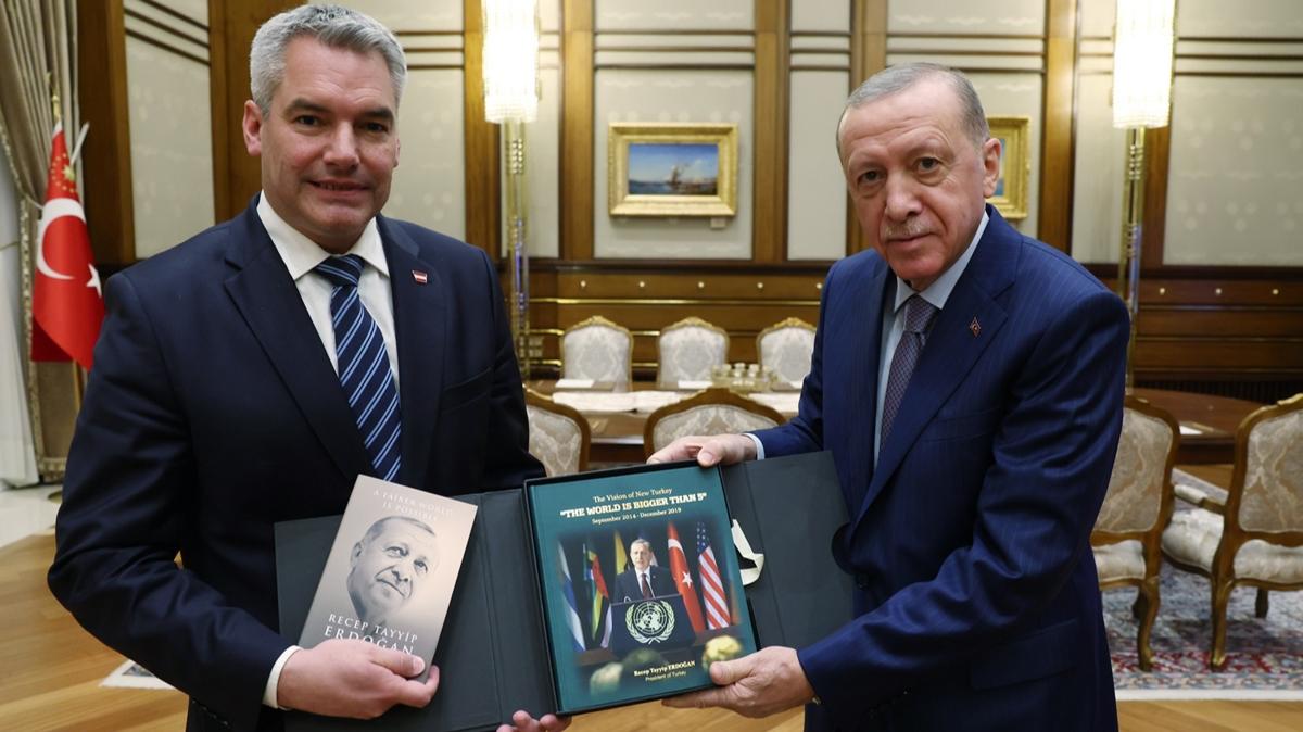 Cumhurbakan Erdoan'dan ''Nehammer'' onuruna yemek
