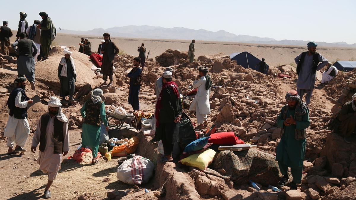 Afganistan 6,3 ve 5 byklndeki depremlerle yeniden sarsld