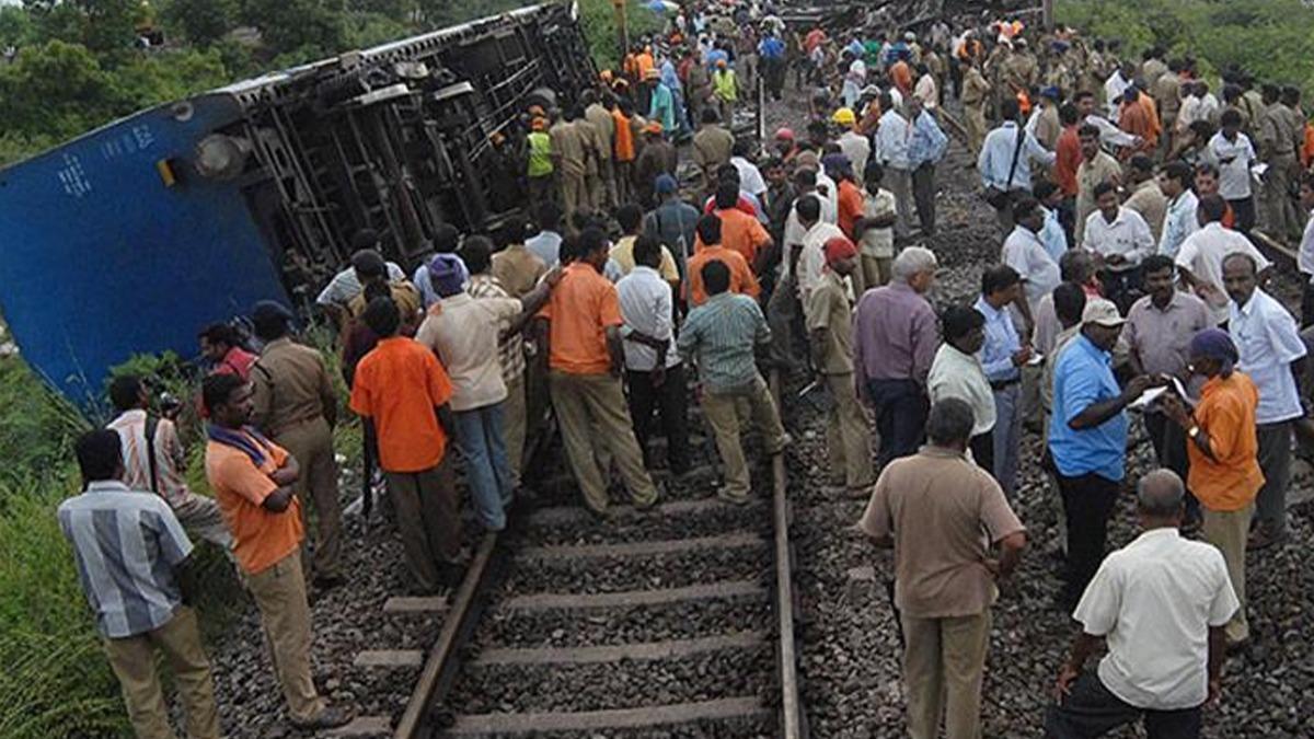 Ac bilano! Hindistan'daki tren kazasnda can kayb 6'ya kt