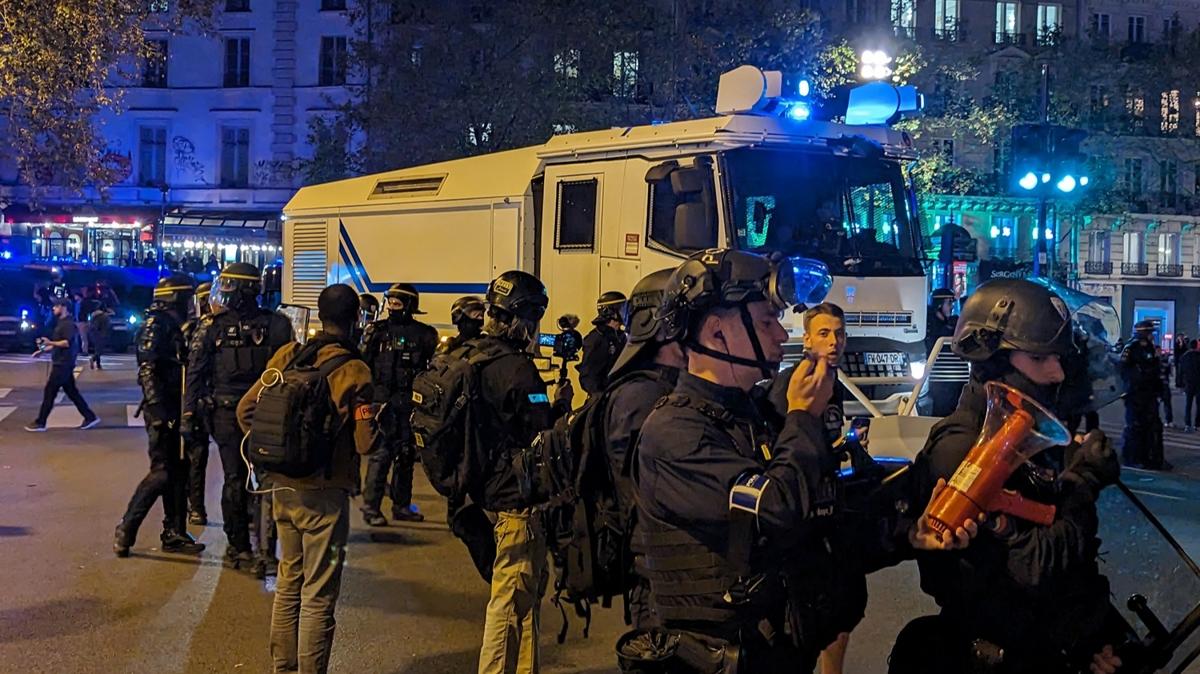 Fransz polisinden Filistin'e destek gsterisine tazyikli suyla mdahale