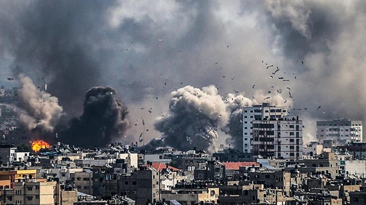 srail'in Gazze'ye hava saldrlar sryor! DS: Sivillerin gidecek gvenli yeri kalmad