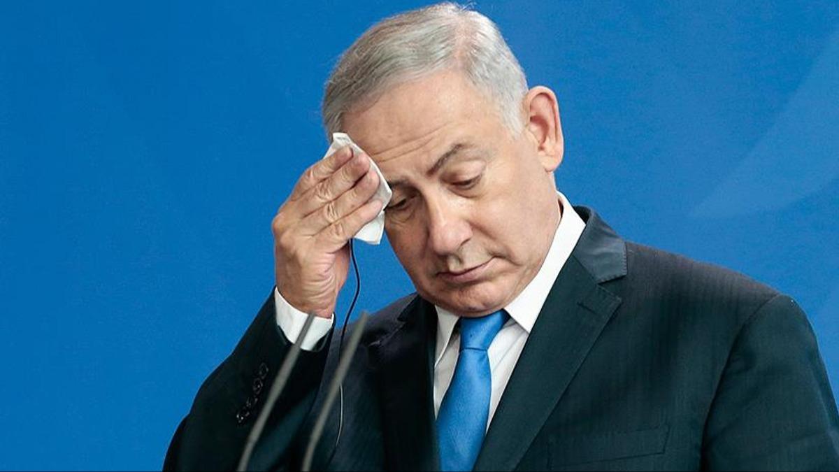 Tel Aviv'de Netanyahu kart protesto: Ellerine kan bulat istifa et