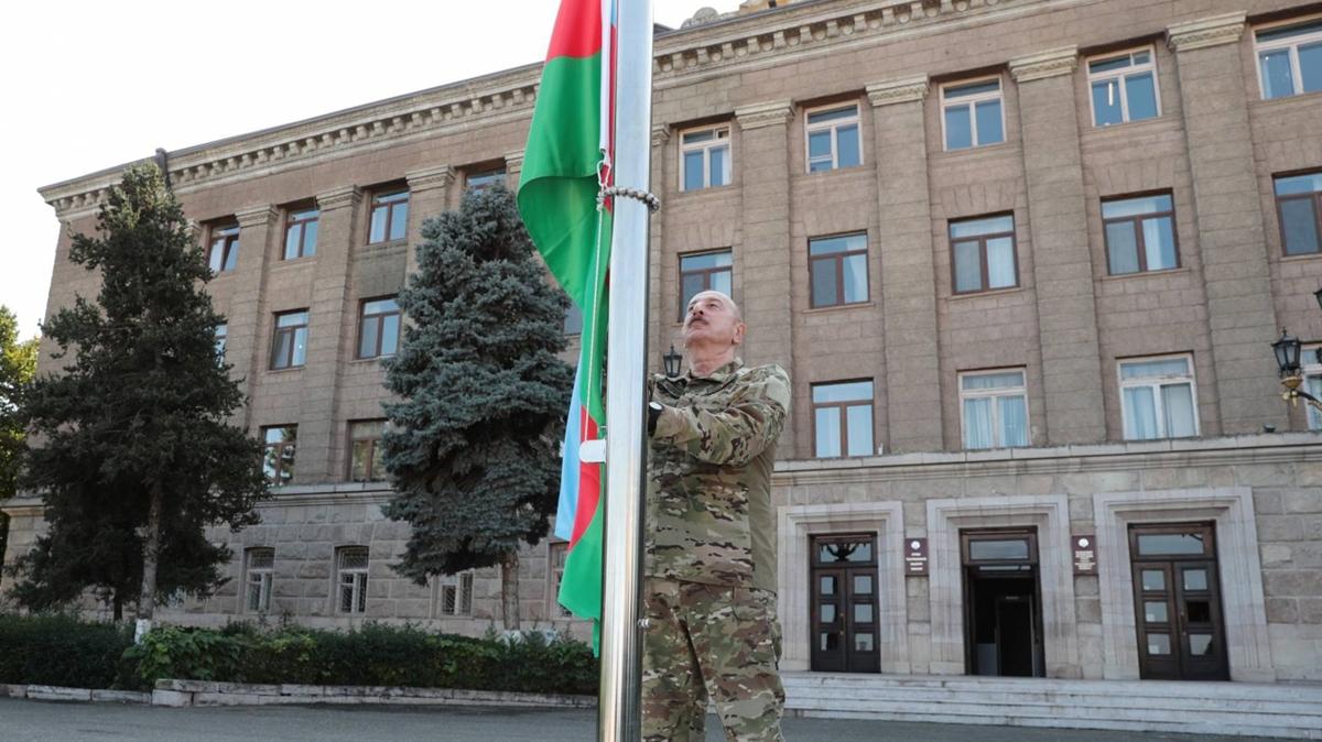 galci rejim ''bakent'' diyordu! Aliyev o blgede de bayra gndere ekti 