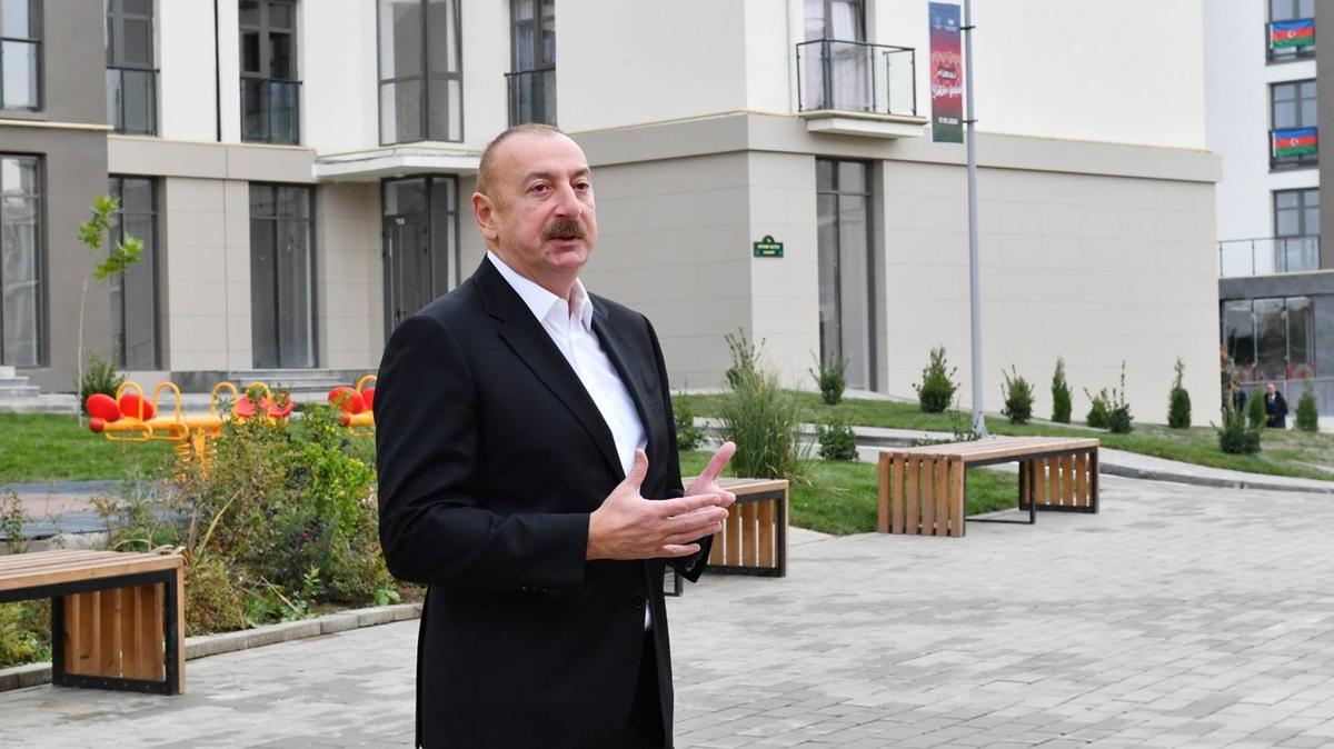 Aliyev: Karaba sorunu ebediyen kapand