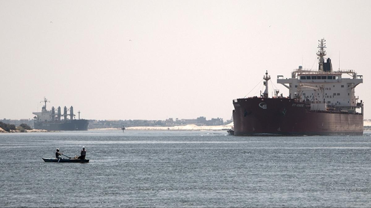 Mısır Süveyş Kanalı'ndan geçiş ücretlerine zam yapacak