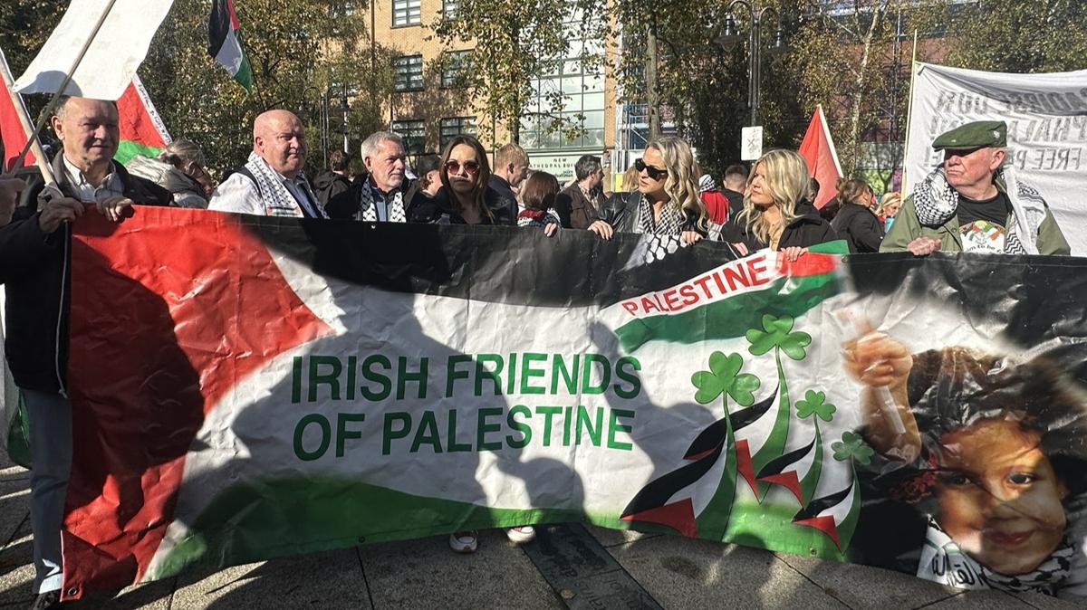 AB iinde, Filistin'e en yksek sesle destek olan rlanda'da protestolar sryor