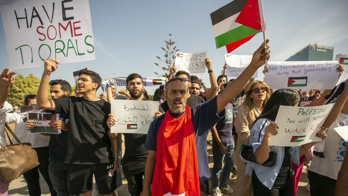 Tunus'tan srail'in Gazze saldrlarna protesto 