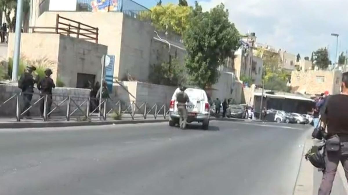Ezan sesi duyulur duyulmaz gaz bombalar atld! 24 TV yaynnda srail polisinden sert mdahale