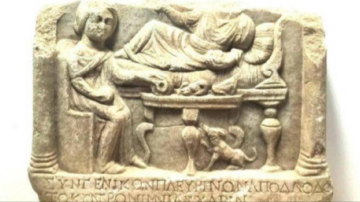 Denizli'de tarihi eser operasyonu: Mezar steli ele geirildi