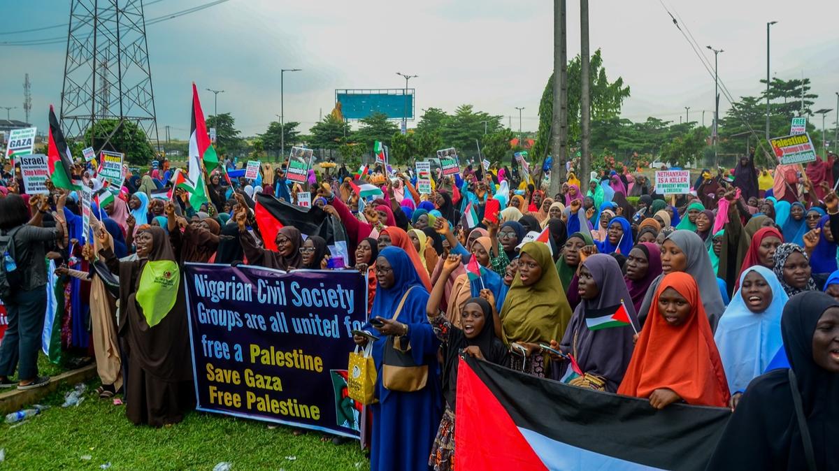 Nijerya'daki Mslmanlardan Filistin'e destek gsterisi: On binler bir araya geldi 