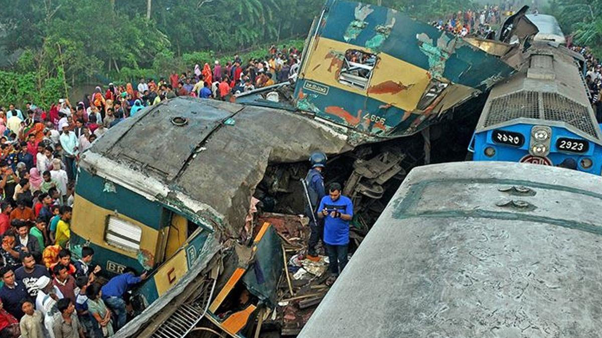 Banglade'te korkun tren kazas! 12 kii ld, ok sayda yaral var 