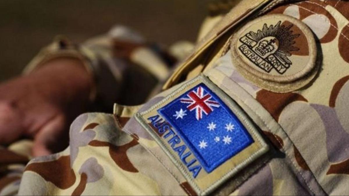 Avustralya, Orta Dou'ya uak ve asker gnderiyor