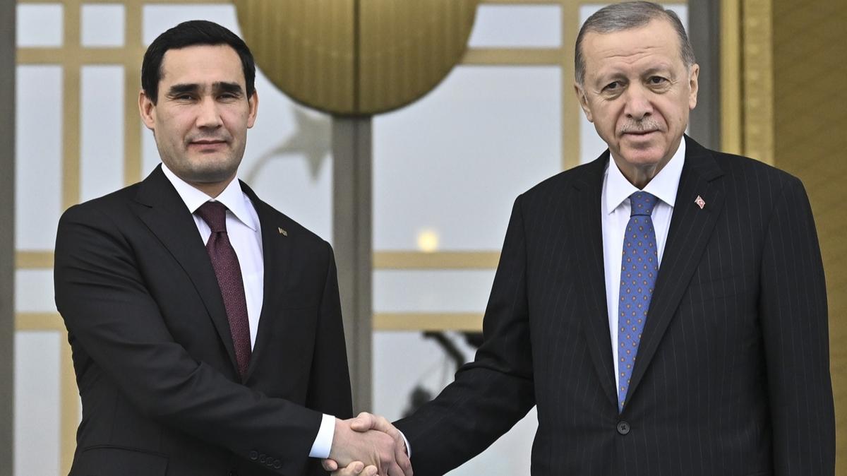 Cumhurbakan Erdoan, Berdimuhammedov'u resmi trenle karlad