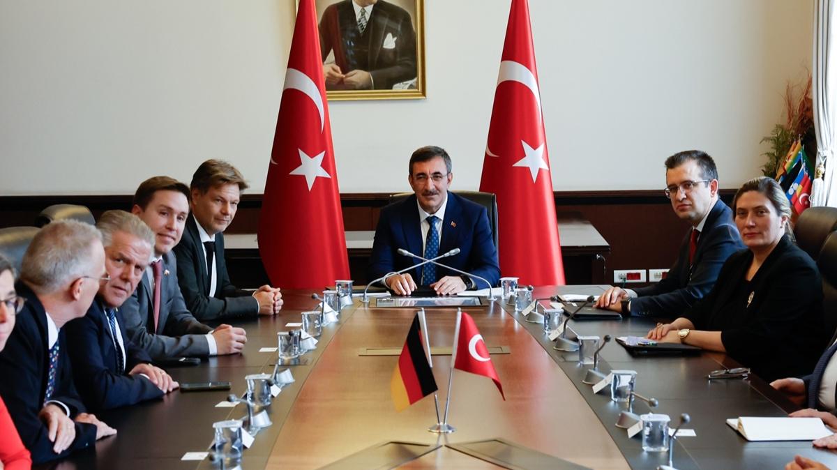 Cumhurbakan Yardmcs Ylmaz, Habeck ve heyetini kabul etti 