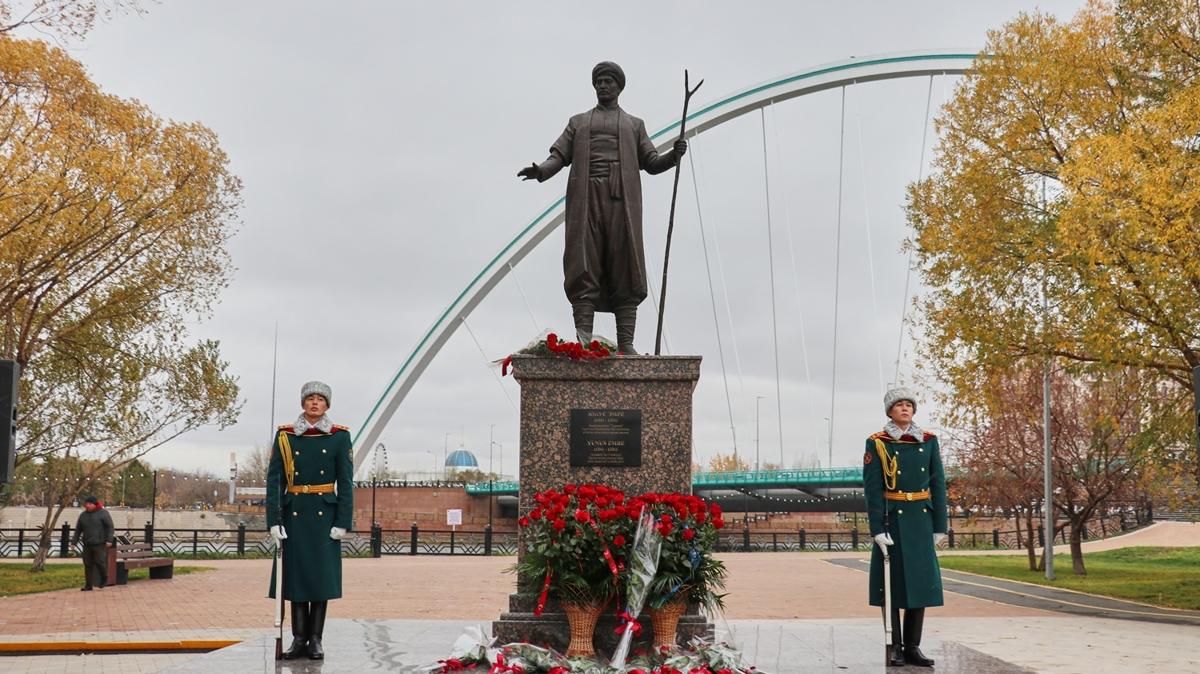 Kazakistan'a 100. yla zel Yunus Emre ant dikildi