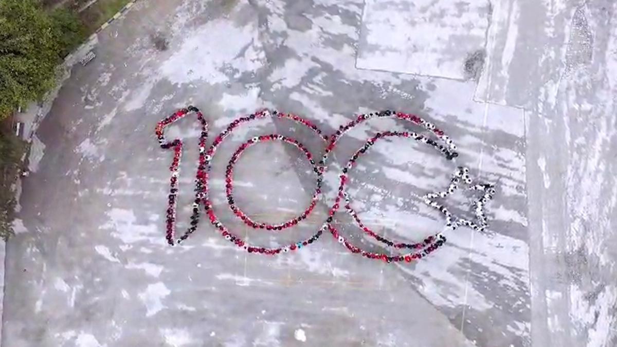 Karabk'te renciler ''100. yl'' koreografisi oluturdu 