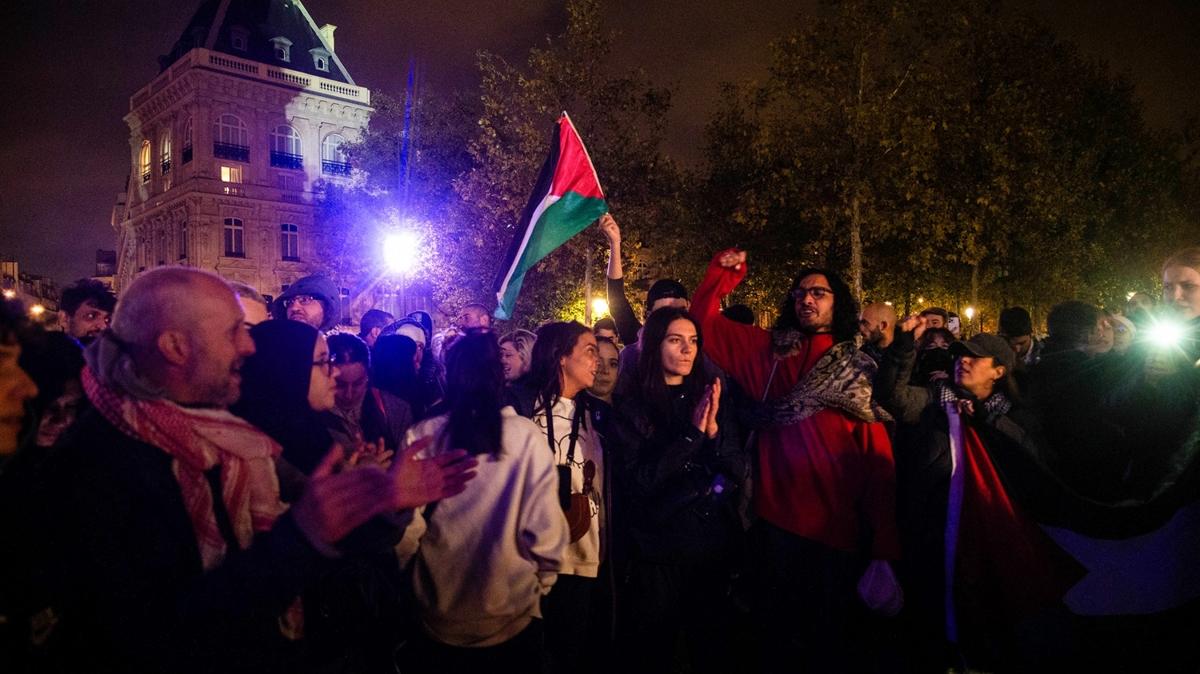 Fransa'dan Filistin'e destek: srail pankartlarla protesto edildi
