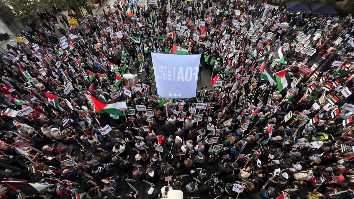 Londra'da Filistin'e destek! On binler nc kez sokaklara indi