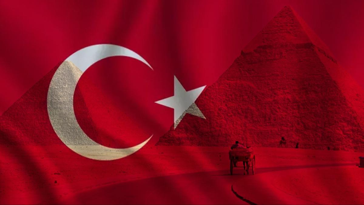 Mısır Piramitleri üzerinde Türk bayrağı dalgalandı 