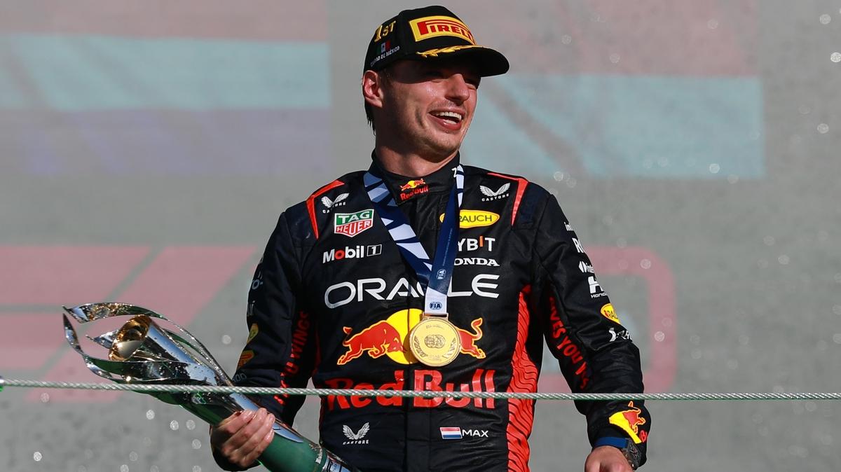 F1 Meksika Grand Prix'sinde kazanan Max Verstappen