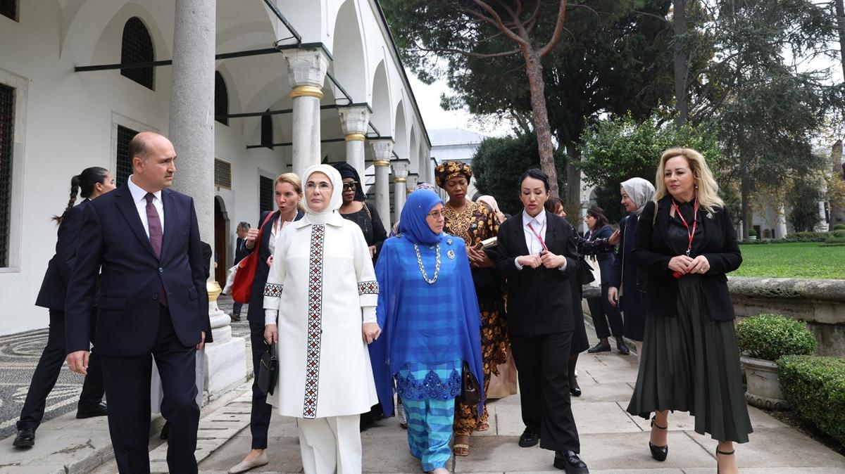 Emine Erdoğan, devlet başkanlarının eşleriyle Topkapı Sarayı'nı gezdi 