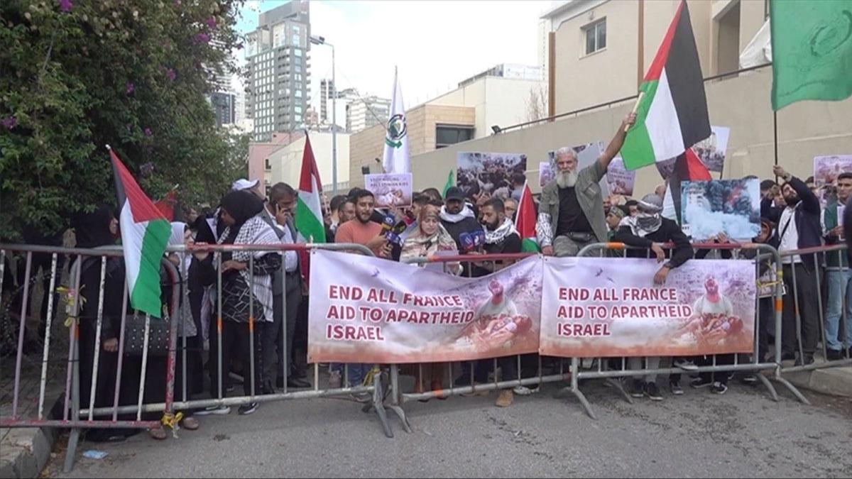 srail'e destek veren Fransa'ya Beyrut'ta protesto