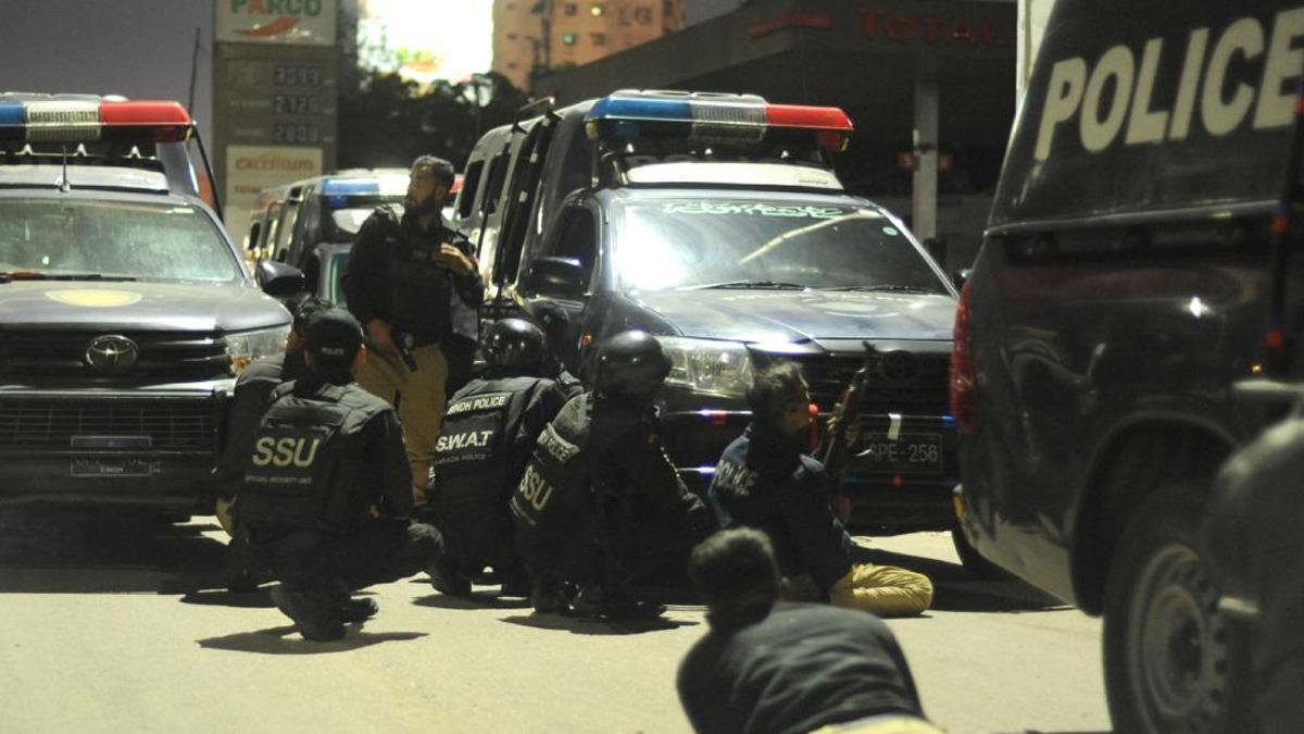 Pakistan'da polis merkezine saldırı: 5 ölü 