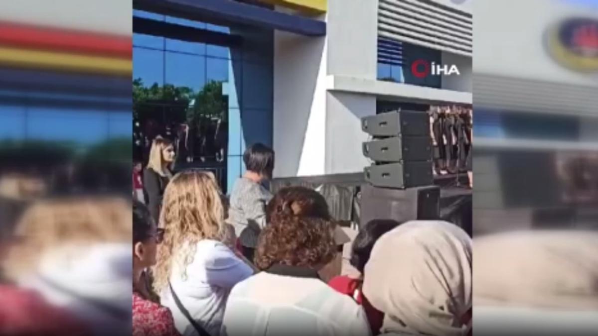 Antalya'da Cumhuriyet Bayram trenindeki konumas nedeniyle gzaltna alnan retmene adli kontrol