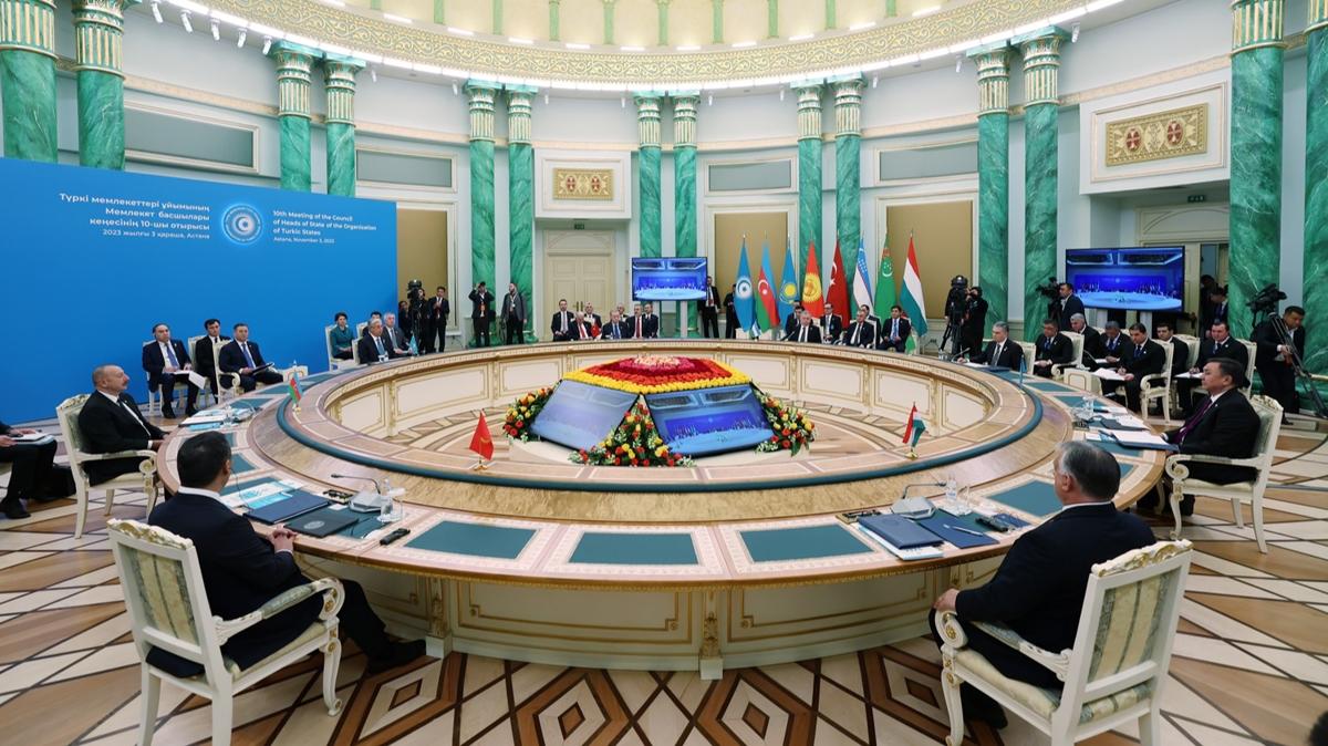Orta Koridor'u iaret eden zbekistan Cumhurbakan Mirziyoyev'den yeni teklif