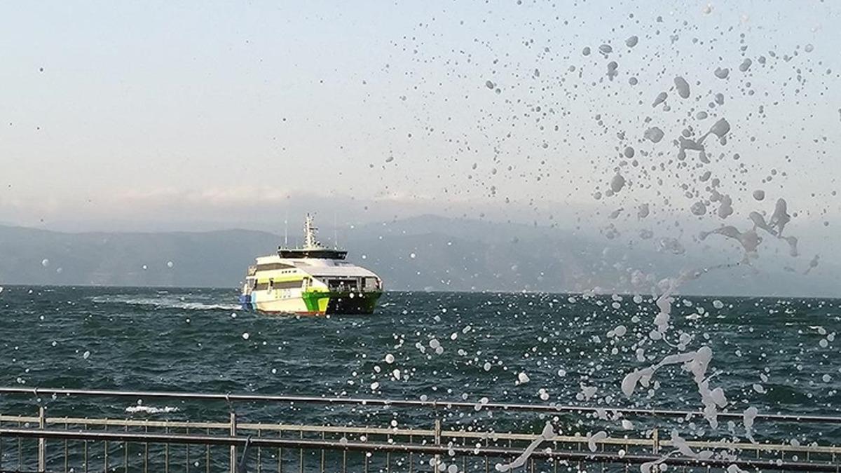 Kuvvetli rzgar Marmara Denizi'ni vurdu! 6 sefer iptal edildi 